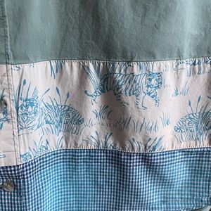 Short-sleeve casual shirt